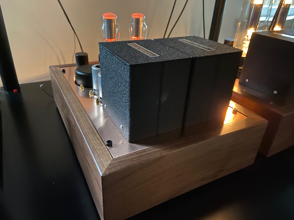 LCR phono amplifier