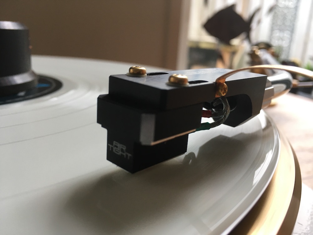 Airtight PC-7 and Yamamoto HS-1A in Schick tonearm