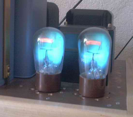 Blauwe gloed op de eindbakken