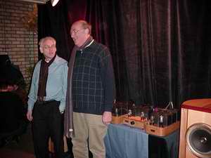 ...organisator Cees Pel (links) en Hans Kortenbach (Musical Affairs) in geprek...