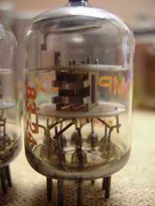 ...de 5942 van Amperex..